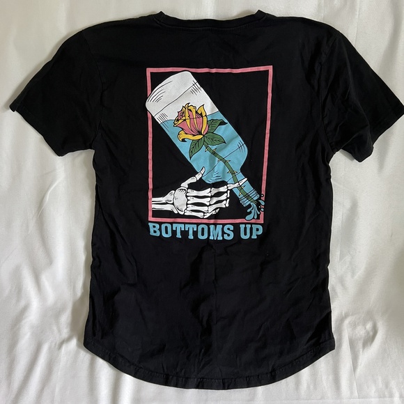 DK Dikotomy Short Sleeve T-shirt Women's Large Black Graphic Skeleton Hand Rose - Picture 4 of 4